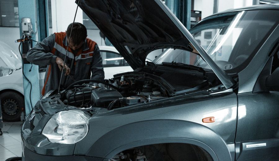 Servis atölyesinde bir Volvo’nun kontrolü