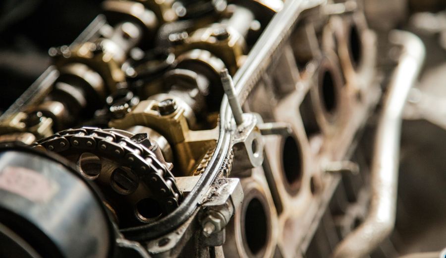 Volvo motor silindir kapağı ve eksantrik mili detayı