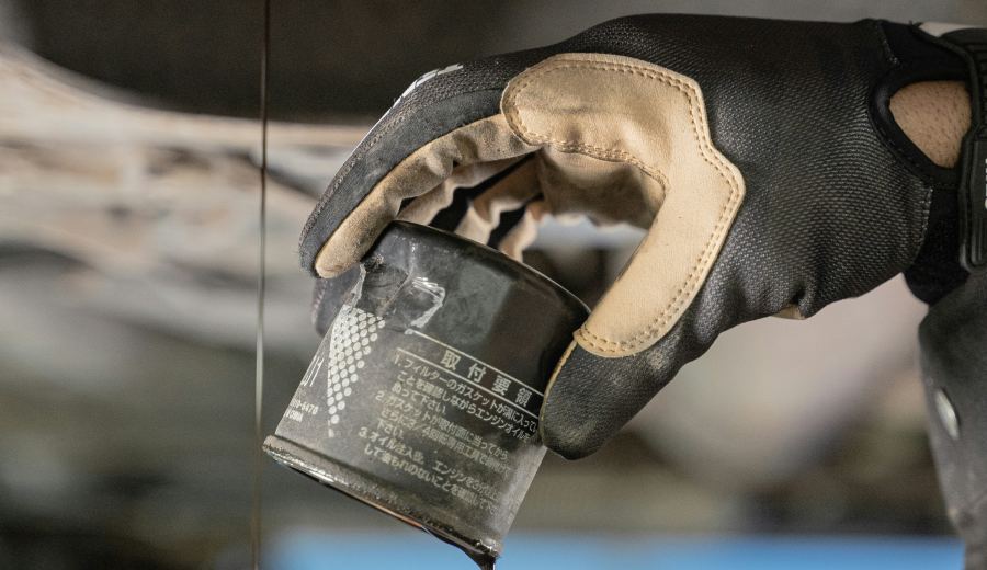 Volvo’da yağ filtresinin değişimi
